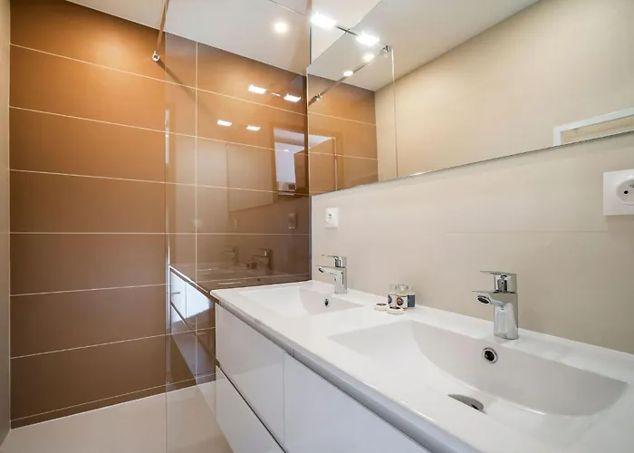 In-out, Heart Of Spacious Flat , Wifi A9 - Le Joker Apartment